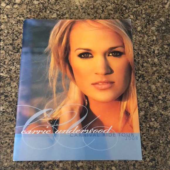 Carrie Underwood Carnival Ride Tour Book 2008 - Picture 1 of 1